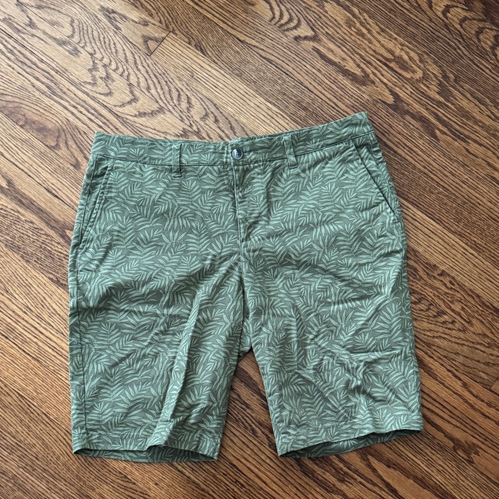 Hawker Rye Green Leaf Pattern Men's Shorts